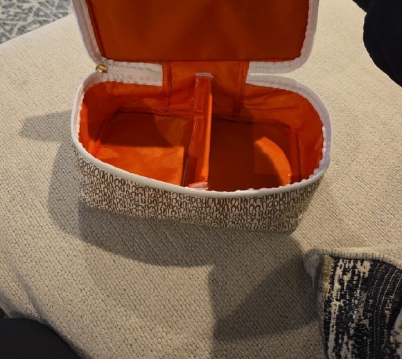 Stylish Beige Storage Box - Picture 4 of 4